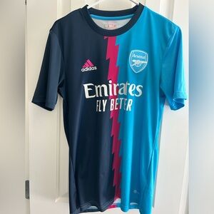 Arsenal training jersey. Size adult Small